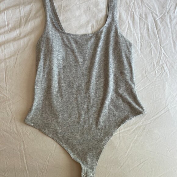 4-Piece Basics Bundle | Bodysuits, Tanks & Tee | Medium | Dynamite, Garage + - Picture 5 of 7